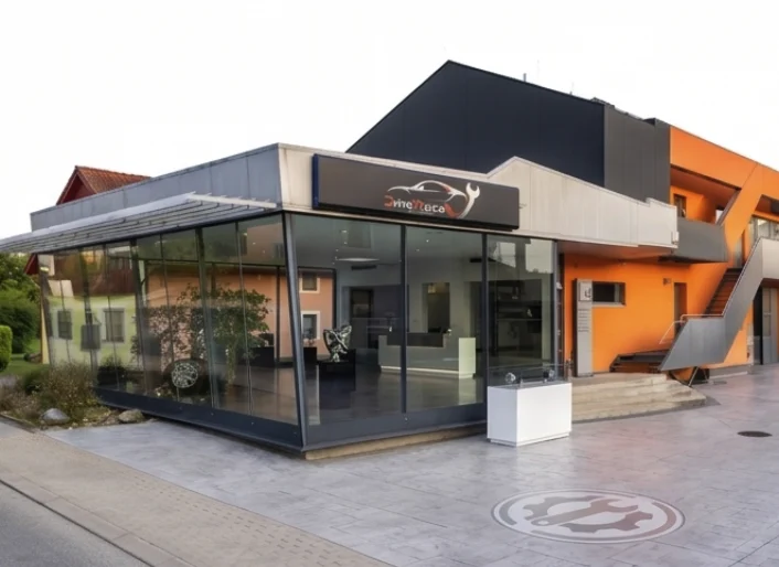 Werkstatt und Fahrzeugbereich von DriveWorks in Fernitz bei Graz